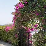 Nyaraló Albina - Elegant 3br Retreat With Private Pool Near Coral Bay *