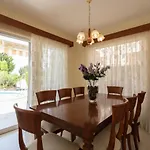 Nyaraló Albina - Elegant 3br Retreat With Private Pool Near Coral Bay