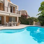 Albina - Elegant 3br Retreat With Private Pool Near Coral Bay Nyaraló Péjia