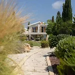 Nyaraló Albina - Elegant 3br Retreat With Private Pool Near Coral Bay