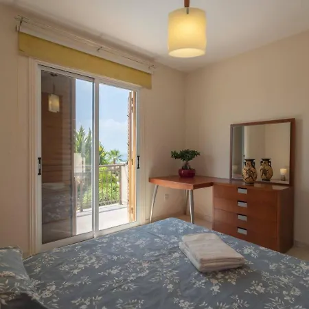 Albina - Elegant 3br Retreat With Private Pool Near Coral Bay