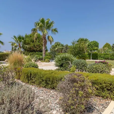 Albina - Elegant 3br Retreat With Private Pool Near Coral Bay Peyia