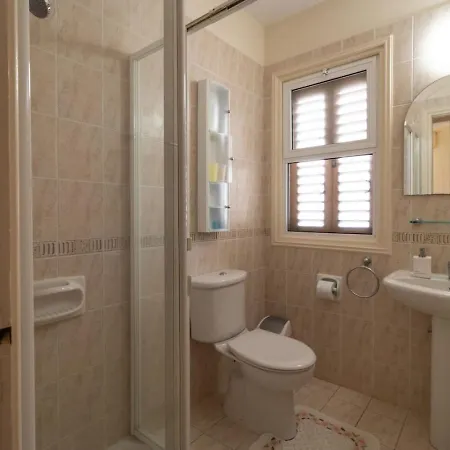 Albina - Elegant 3br Retreat With Private Pool Near Coral Bay *