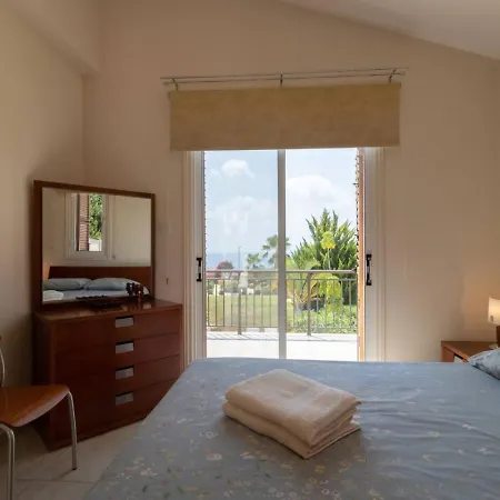 Albina - Elegant 3br Retreat With Private Pool Near Coral Bay Casa vacanze Peyia