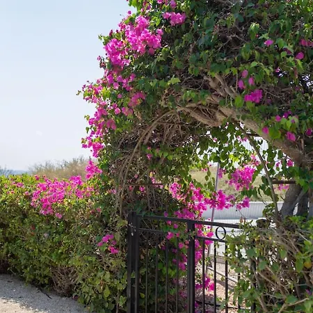 Casa vacanze Albina - Elegant 3br Retreat With Private Pool Near Coral Bay *