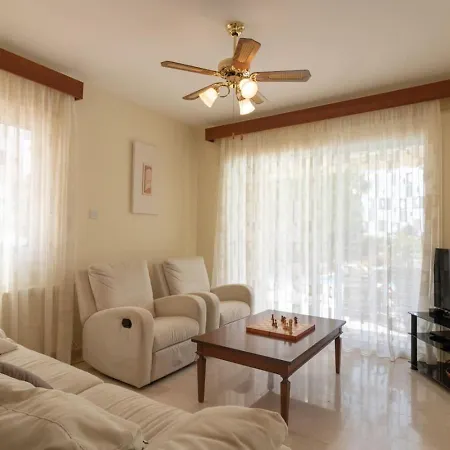 Albina - Elegant 3br Retreat With Private Pool Near Coral Bay Holiday home *