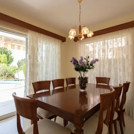 Casa vacanze Albina - Elegant 3br Retreat With Private Pool Near Coral Bay