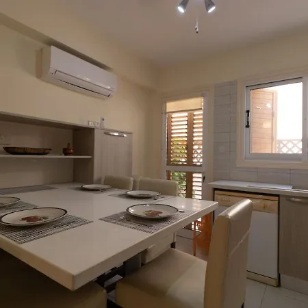 Holiday home Albina - Elegant 3br Retreat With Private Pool Near Coral Bay *