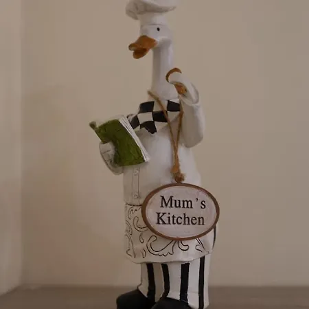 Albina - Elegant 3br Retreat With Private Pool Near Coral Bay Holiday home *