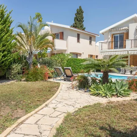 Albina - Elegant 3br Retreat With Private Pool Near Coral Bay *