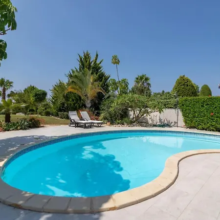 Albina - Elegant 3br Retreat With Private Pool Near Coral Bay Peyia