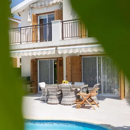 Casa vacanze Albina - Elegant 3br Retreat With Private Pool Near Coral Bay *