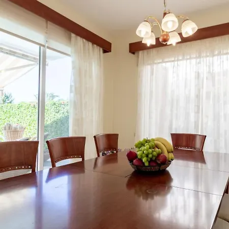 Albina - Elegant 3br Retreat With Private Pool Near Coral Bay Prázdninový dům