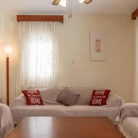 Prázdninový dům Albina - Elegant 3br Retreat With Private Pool Near Coral Bay *