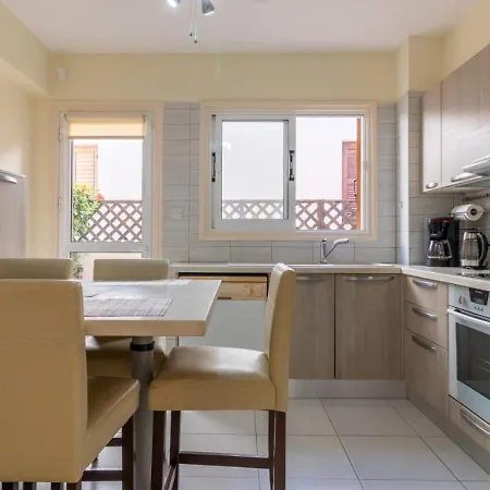 Albina - Elegant 3br Retreat With Private Pool Near Coral Bay *