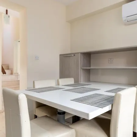 Prázdninový dům Albina - Elegant 3br Retreat With Private Pool Near Coral Bay *