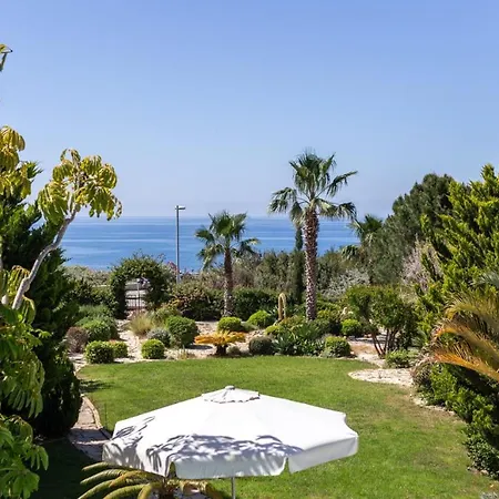 Albina - Elegant 3br Retreat With Private Pool Near Coral Bay