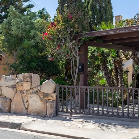 Albina - Elegant 3br Retreat With Private Pool Near Coral Bay Pegeia
