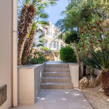 Albina - Elegant 3br Retreat With Private Pool Near Coral Bay