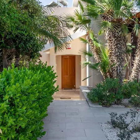 Albina - Elegant 3br Retreat With Private Pool Near Coral Bay Pegeia