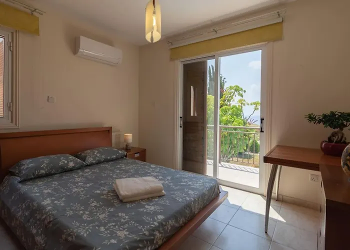 Albina - Elegant 3br Retreat With Private Pool Near Coral Bay