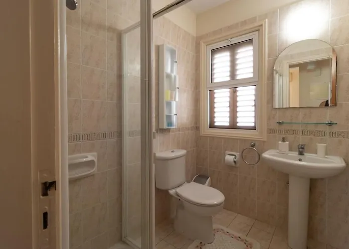 Albina - Elegant 3br Retreat With Private Pool Near Coral Bay *