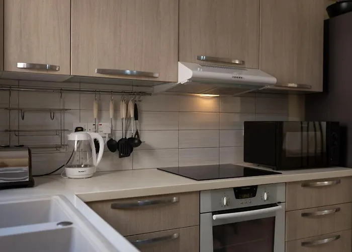 Albina - Elegant 3br Retreat With Private Pool Near Coral Bay