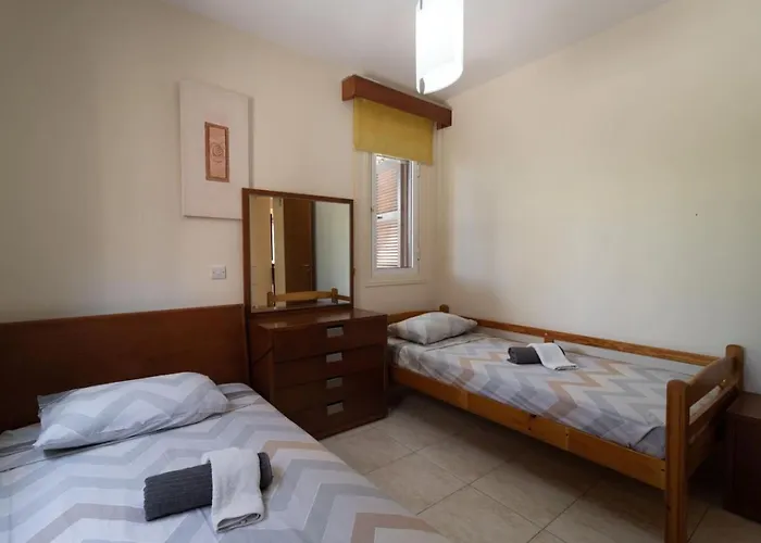 Albina - Elegant 3br Retreat With Private Pool Near Coral Bay *