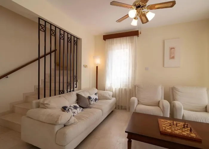 Albina - Elegant 3br Retreat With Private Pool Near Coral Bay 別荘