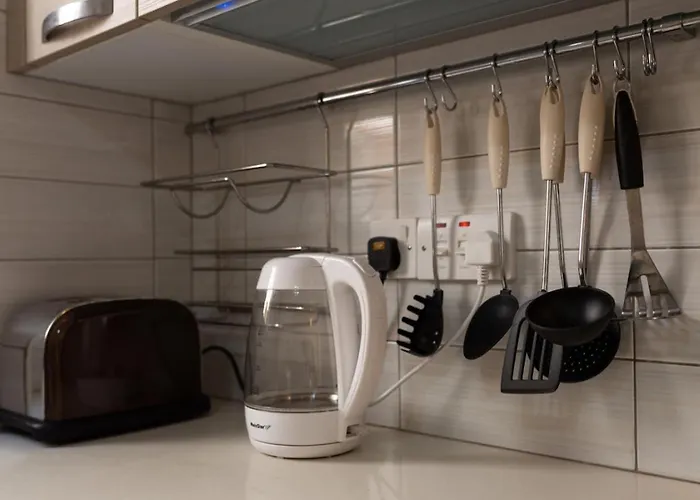 Albina - Elegant 3br Retreat With Private Pool Near Coral Bay