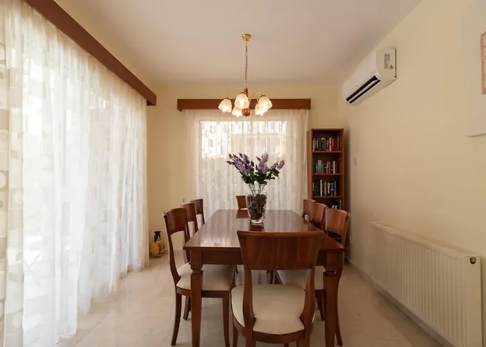 別荘 Albina - Elegant 3br Retreat With Private Pool Near Coral Bay *