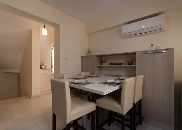 別荘 Albina - Elegant 3br Retreat With Private Pool Near Coral Bay ペイヤ