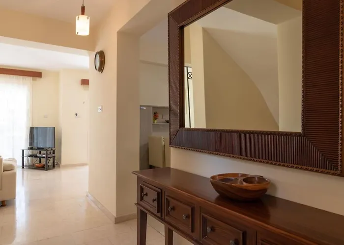 Albina - Elegant 3br Retreat With Private Pool Near Coral Bay Vakantiehuis *