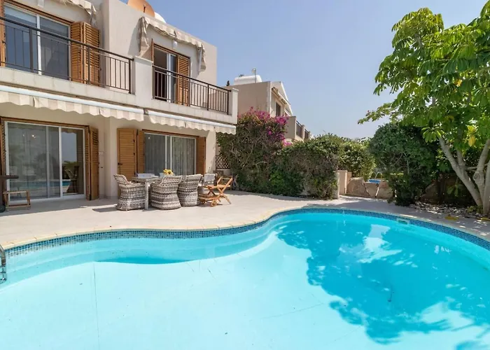Albina - Elegant 3br Retreat With Private Pool Near Coral Bay Vakantiehuis Peyia