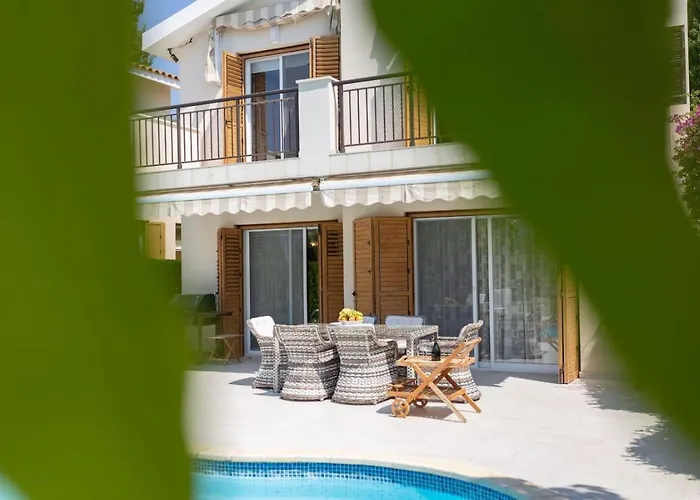 別荘 Albina - Elegant 3br Retreat With Private Pool Near Coral Bay *