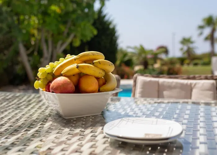 Albina - Elegant 3br Retreat With Private Pool Near Coral Bay * ペイヤ