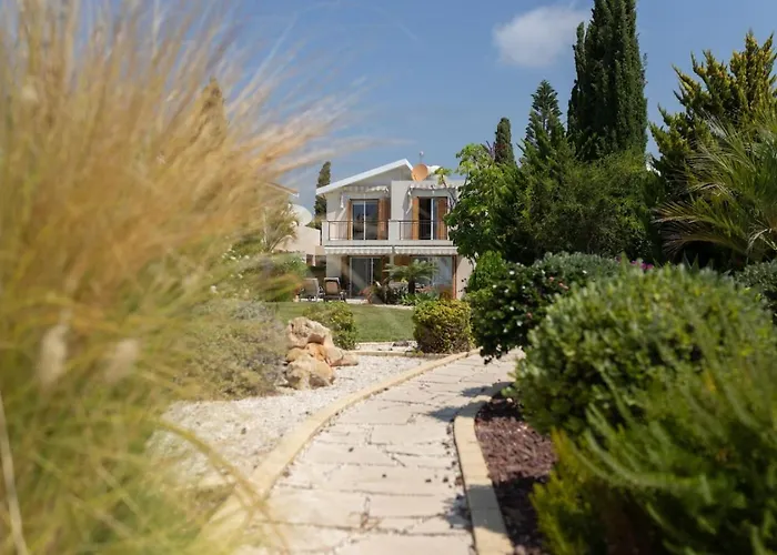 別荘 Albina - Elegant 3br Retreat With Private Pool Near Coral Bay